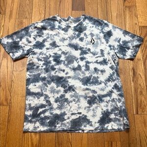 Men’s Volcom blue tie dye great condition